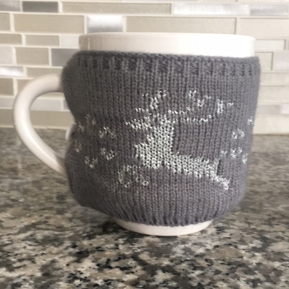 Cozy 16 Oz Winter Mugs Set With Crochet Sleeves - NEW! - Picture 5 of 13